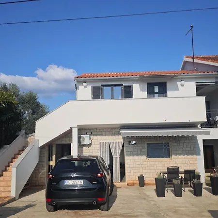 Apartment Fuzalo - Relax, Bbq & Outdoor Space By Guide Krnica
